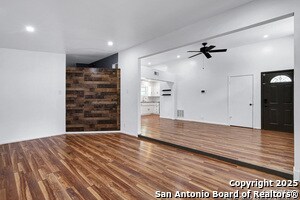 Building Photo - 551 Lanark Dr