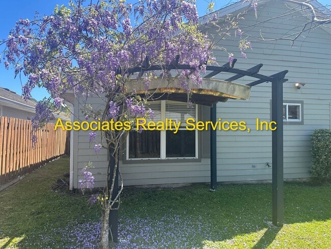 Building Photo - Modern Contemporary style home in Sorrento!