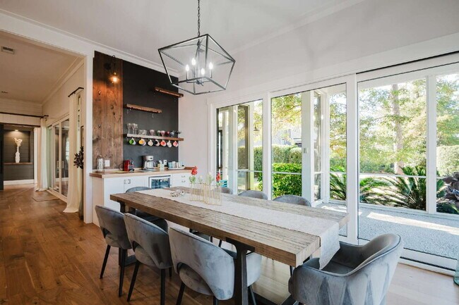 Building Photo - Stunning Custom Home in Palmetto Bluff