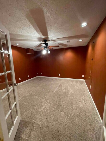 Building Photo - 1895 Highbank Dr