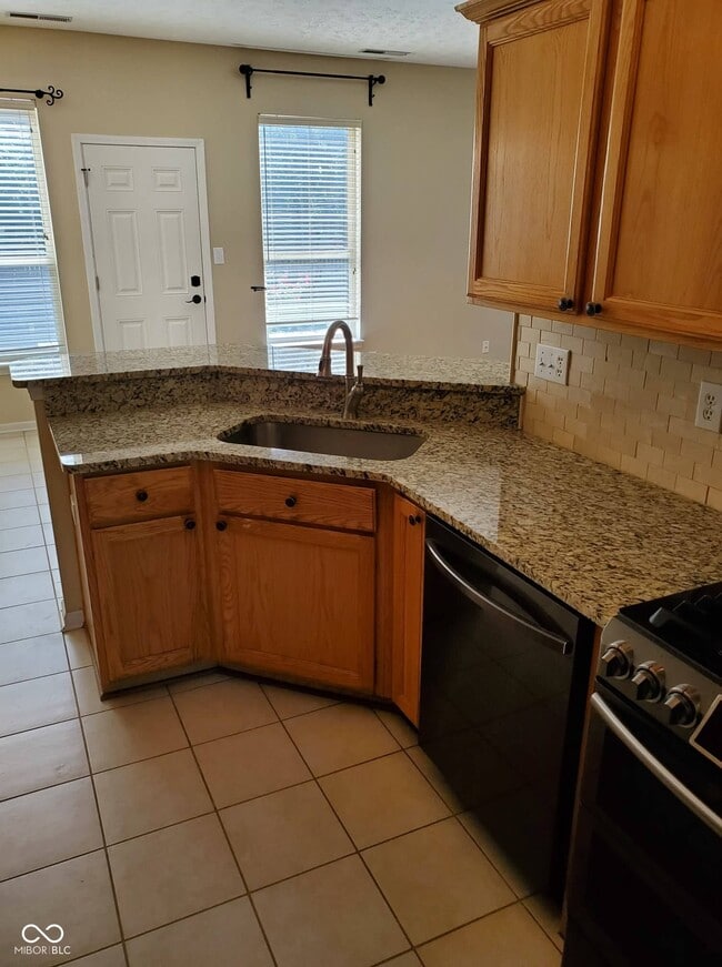 Building Photo - 10116 Hawks Lake Dr