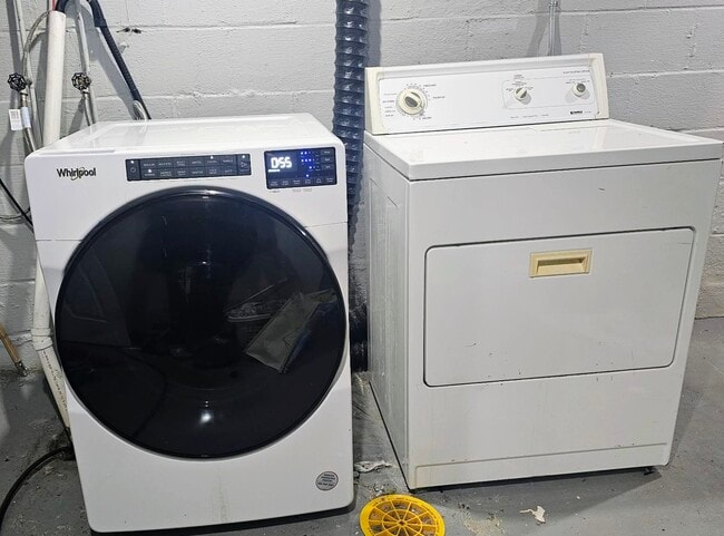 Building Photo - 244 Pasadena Blvd