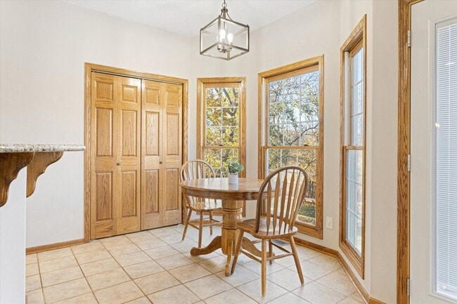 Building Photo - Home For Rent Bellevue.