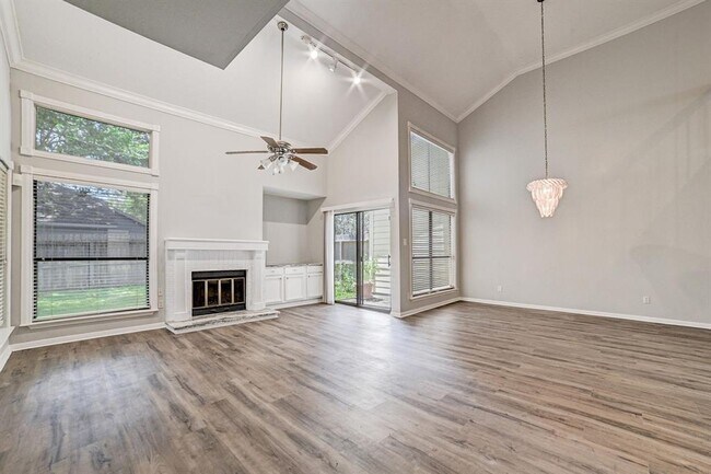 Building Photo - 3310 Meadway Dr