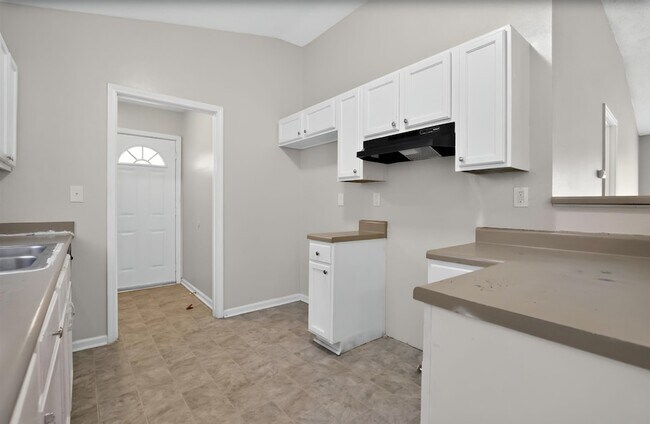 Building Photo - 4393 Bishop Hills Dr