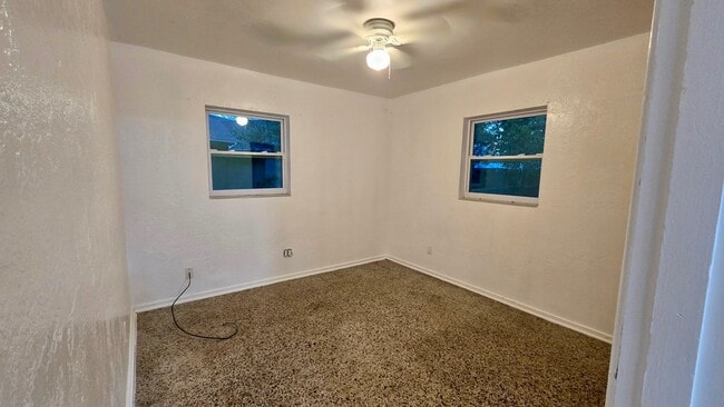 Building Photo - 512 Sandra Ave