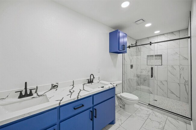 Building Photo - 12831 Nyack Dr