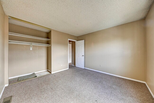 Building Photo - 2327 Lexington Village Ln