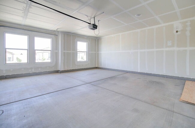 Building Photo - 2028 E Velvet Pl