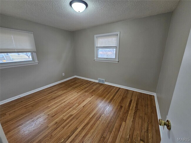 Building Photo - 206 Lake Ave