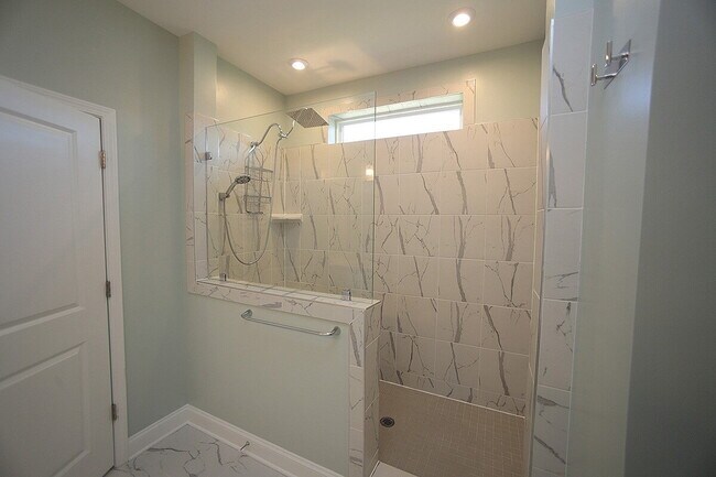 Building Photo - 24 Plenty Ct