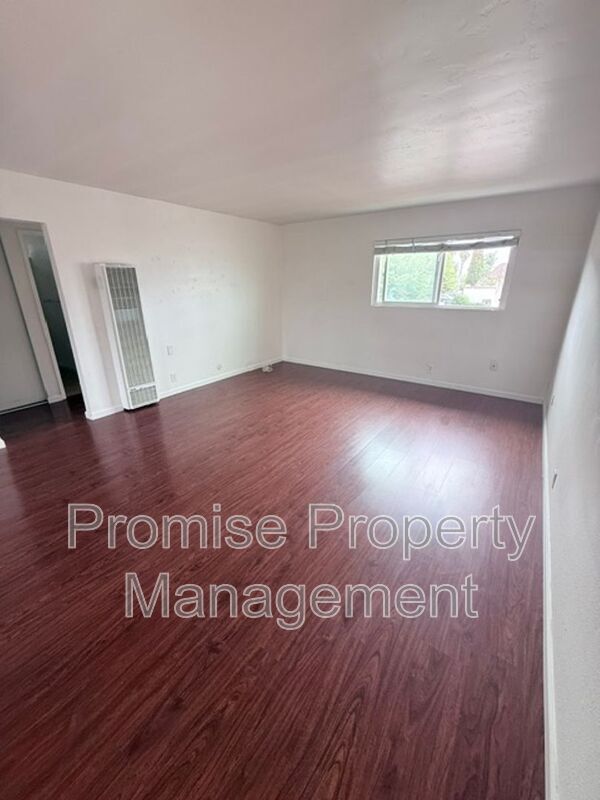 Building Photo - 413 S Freeman St