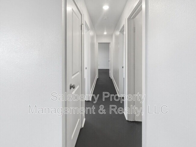 Building Photo - 109 James Ct