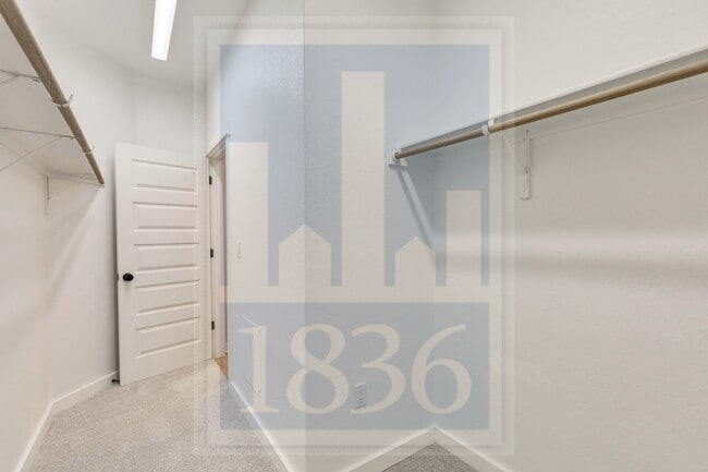 Building Photo - 13621 Defiance Pass