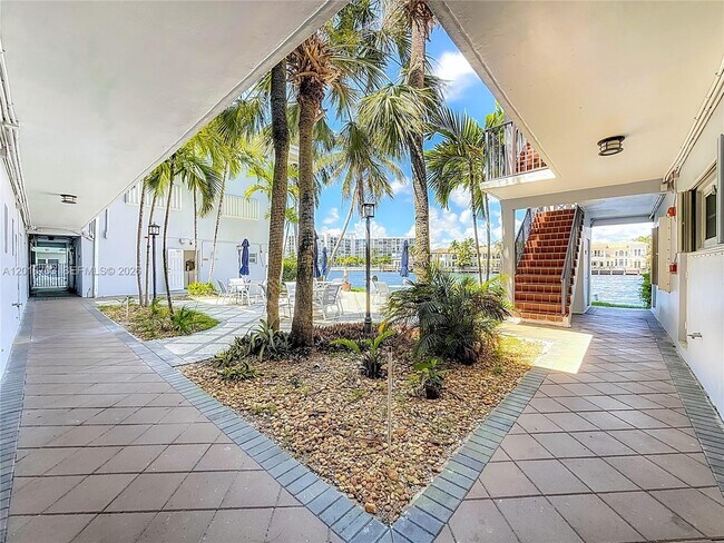 Building Photo - 2600 S Ocean Dr