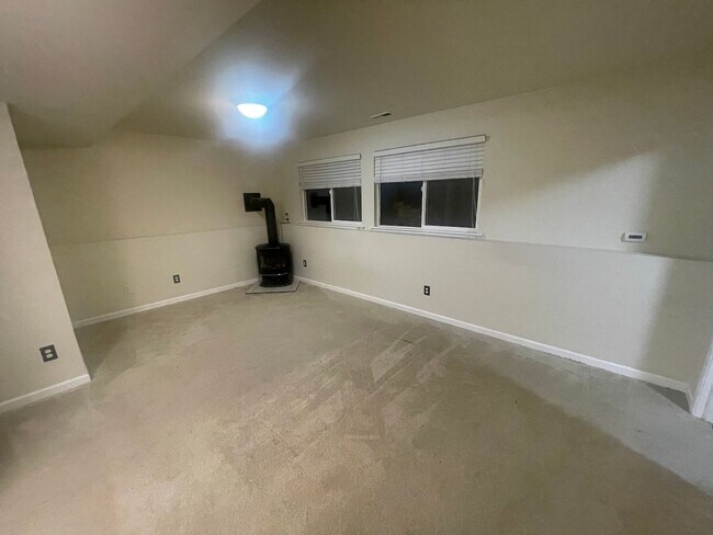 Building Photo - Spacious 4 Bedroom Home for Rent in Lake S...