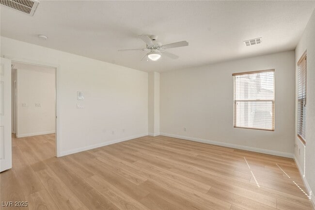 Building Photo - 10808 Wallflower Ave