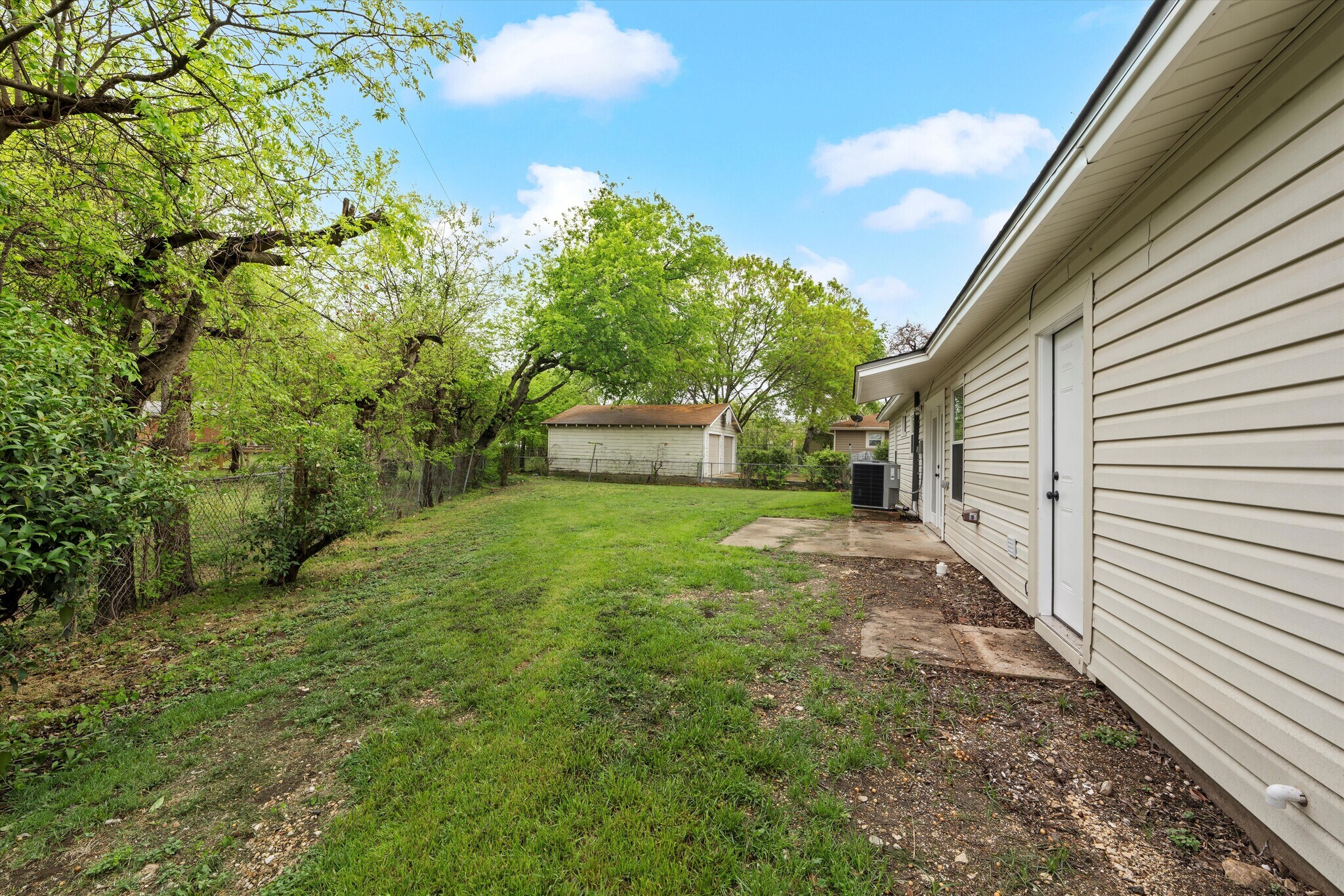 Building Photo - 1225 Meadow Brook Rd