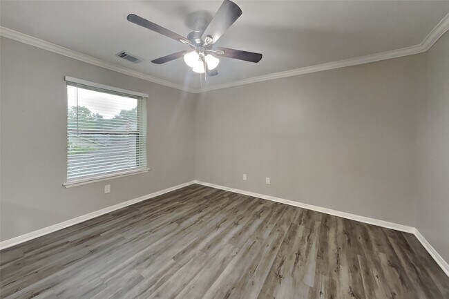 Building Photo - 719 Fernglade Dr