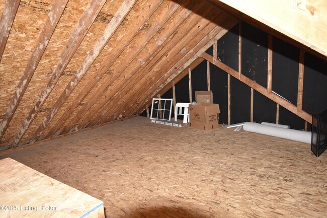 Building Photo - 4313 Hickoryview Dr