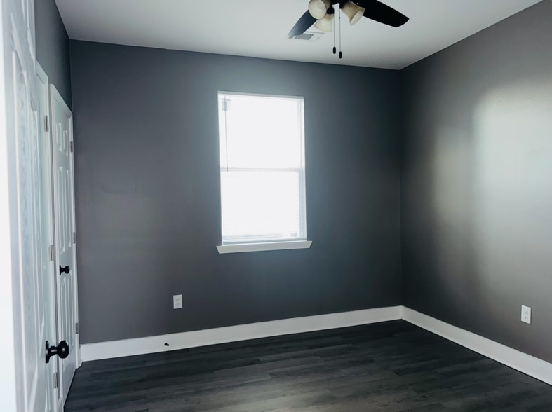 Building Photo - 860 France St