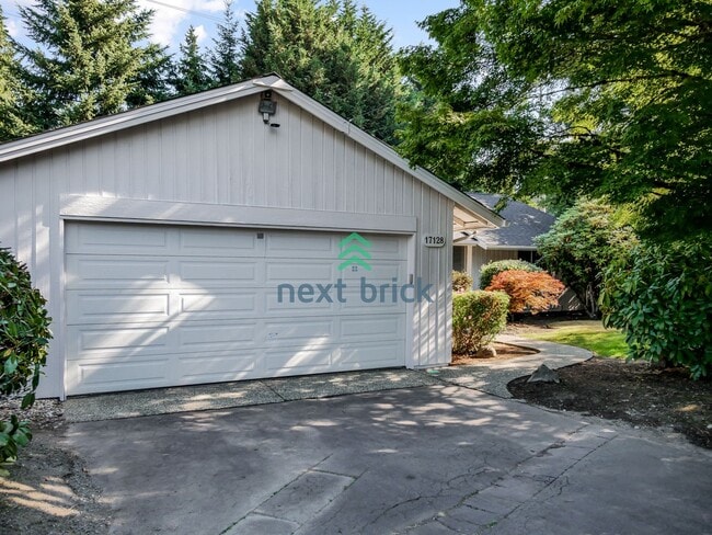 Building Photo - 3 Bedroom 2 bathroom Home for Rent!