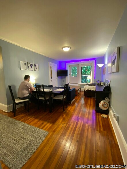 Building Photo - 1463 Beacon St