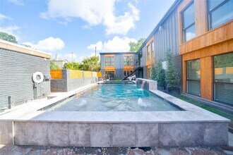 Building Photo - 2703 Mason St