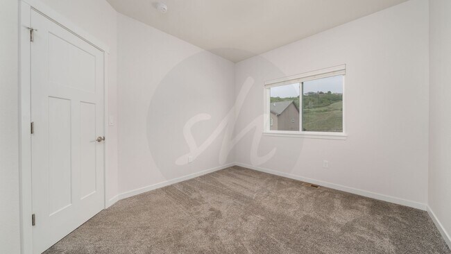 Building Photo - 5747 Villa Lorenzo Dr