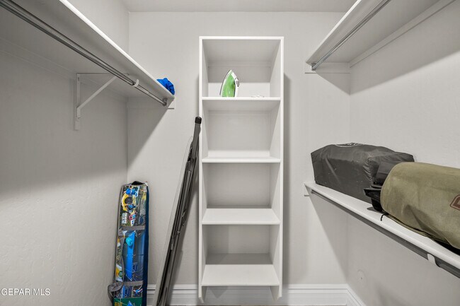 Building Photo - 854 Mallett St