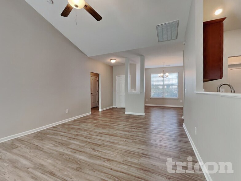 Building Photo - 1933 Pavilion Dr