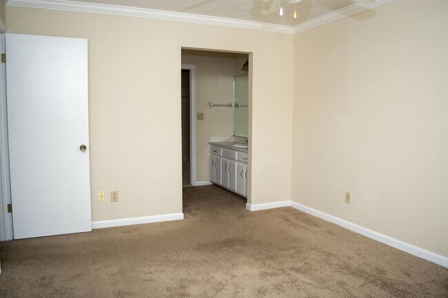 Building Photo - 1615 Woodmere Loop