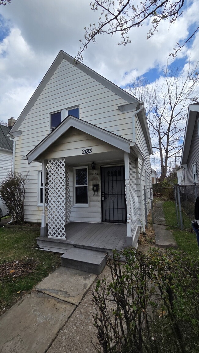 Building Photo - "3 Bedroom Beautifully Updated home on West 81st Street!"