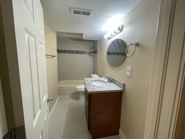 Building Photo - $0 DEPOSIT OPTION. LUXURIOUS 3BED/3.5 BATH...