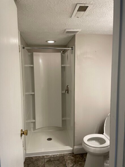 downstairs full bath - 5042 Magnolia Blossom Blvd