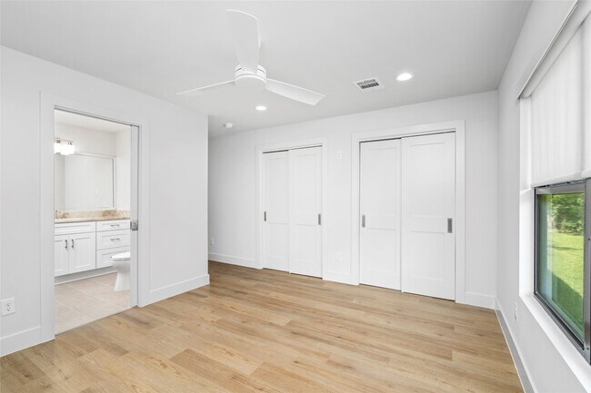 Building Photo - 9606 Pine Lake Dr
