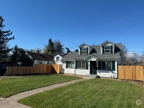 Building Photo - 4 Bedroom House in SE Eugene