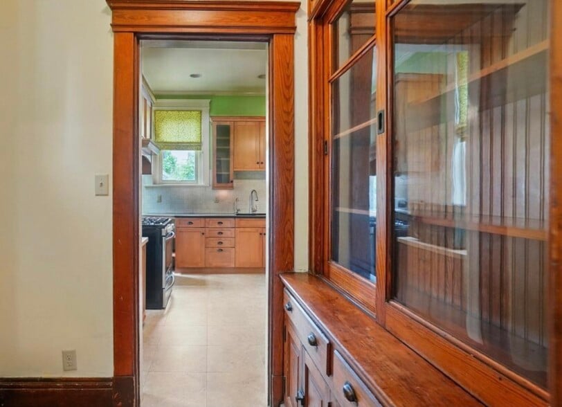 view to kitchen from butler's pantry - 513 Howell Ave