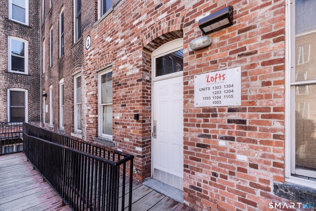 Building Photo - 325 Lafayette St