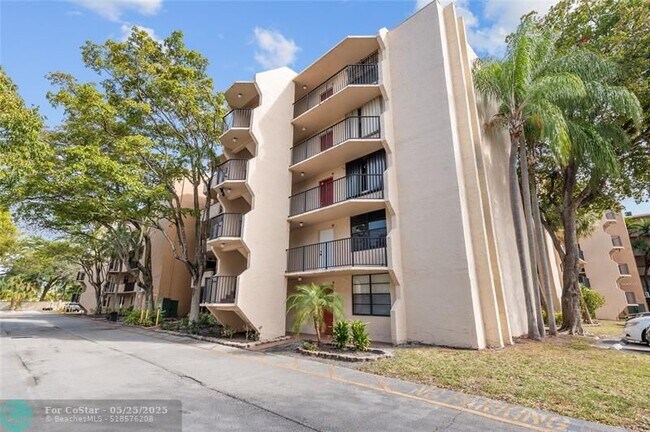 Building Photo - 3550 Blue Lake Dr