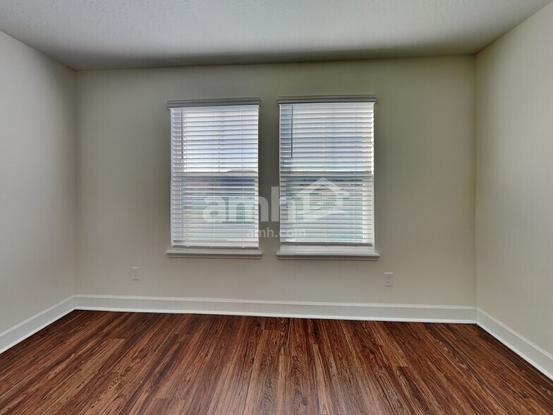 Building Photo - 1336 Mount Logan Dr