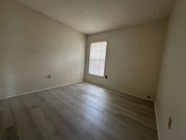 Building Photo - 5818 Bambi Dr