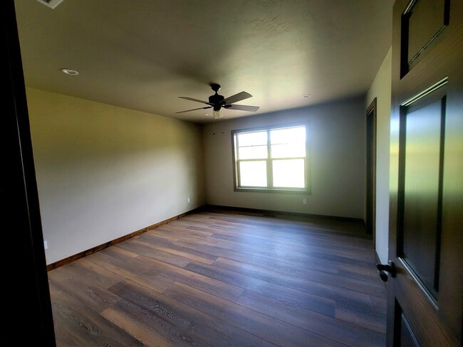 Building Photo - 401 Alpine Dr