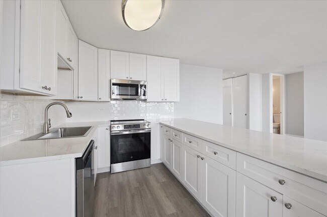 Building Photo - 655 W Irving Park Rd