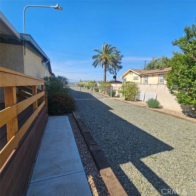 Building Photo - 746 River Dr