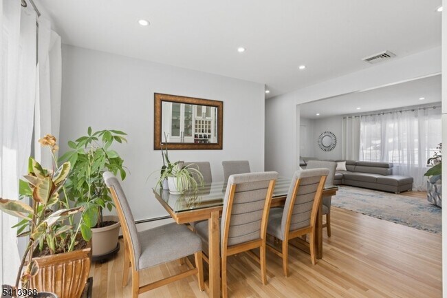 Building Photo - 11 Lewis Ln