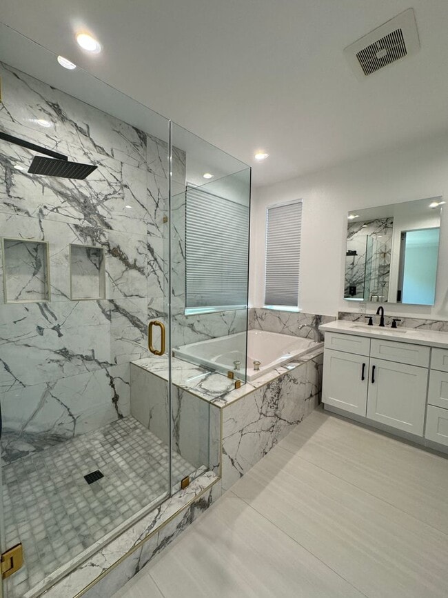 Building Photo - Beautiful Remodeled home in Dos Vientos