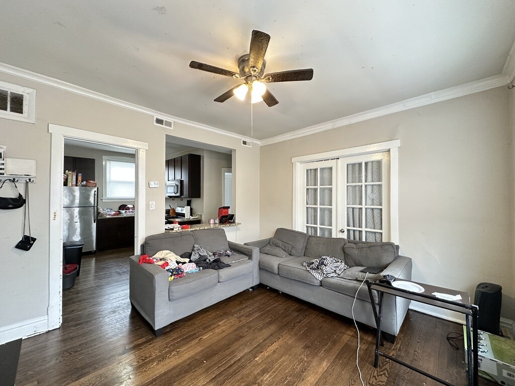 Building Photo - 3538 W Grace St