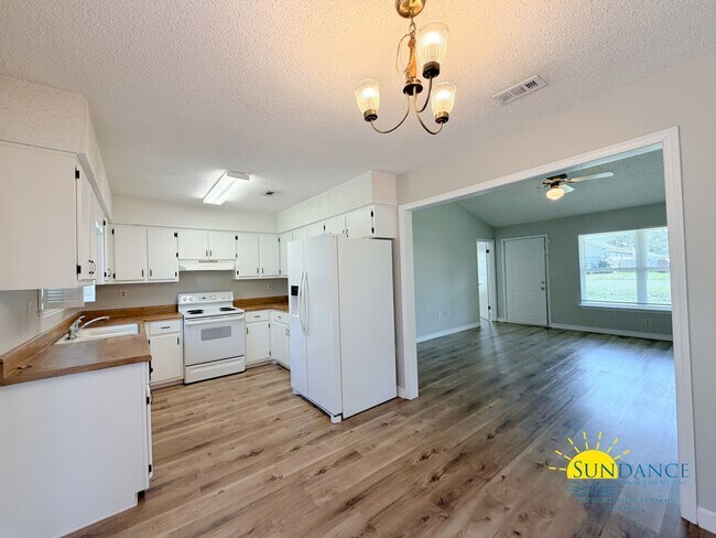Building Photo - Newly Renovated 3 Bedroom with Oversized detached workshop/garage!