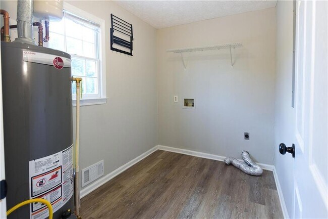 Building Photo - 374 McGiboney Rd